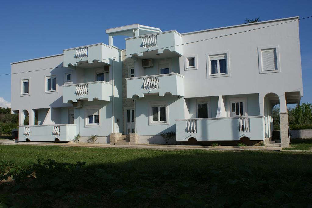 Apartments Toka Petrcane Exterior foto